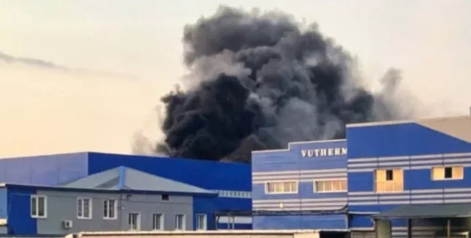 Завод "ВНИИР-Прогресс" в Чебоксарах в облаке дыма