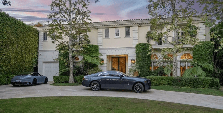 Особняк Менендес у США, розкішний особняк, вілла, дорога нерухомість, продали будинок, знижка через убивство, сім'я Менендес, брати Менендес