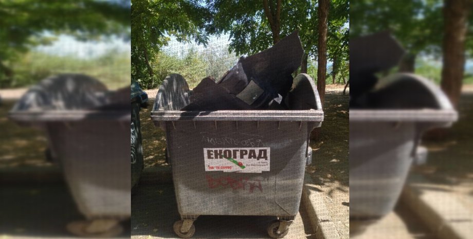 Мусор в Одессе в виде шахеда шахед в мусорном баке