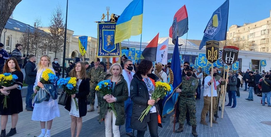 СС "Галичина", Київ, марш, слуга народу, реакція, нацизм, націоналісти, Разумков, Арахамія, Корнієнко