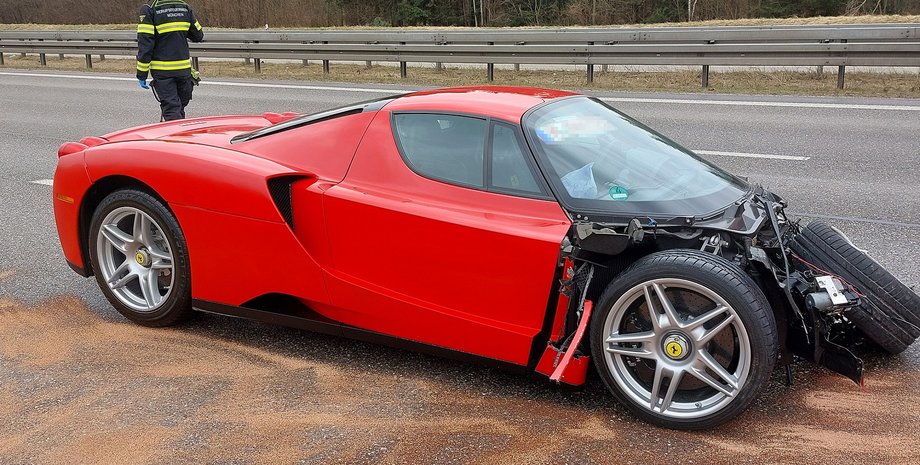 розбитий феррарі енцо, Ferrari Enzo, суперкар Ferrari, розбитий суперкар