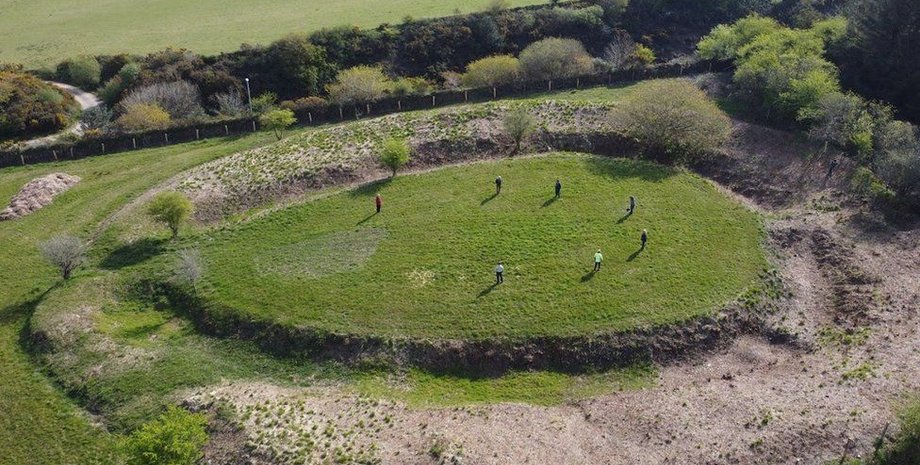 ритуальне місце, дерева, поля, фото