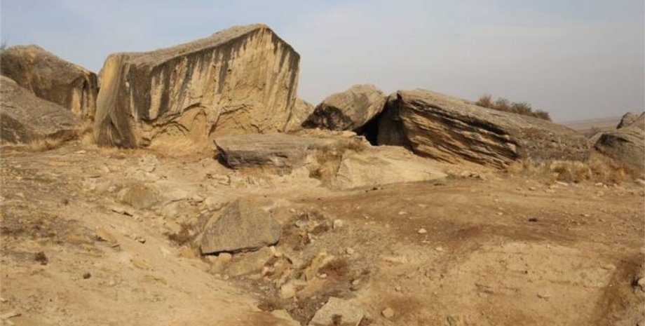 игра, история, археология, раскопки, Азербайджан, находка, доска, Египет, исследование, артефакт, фишка, поле, пастухи, животные, игры, Азия, происхождение, культура, собаки, шакалы