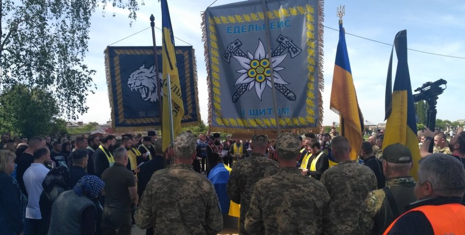 Похорон військових