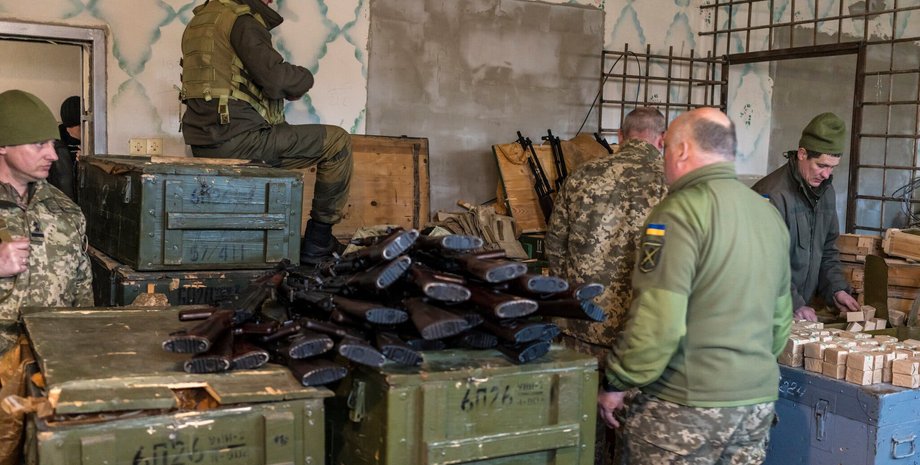 оружейный склад в Фастове, Добровольцы , магазины боеприпасами ,