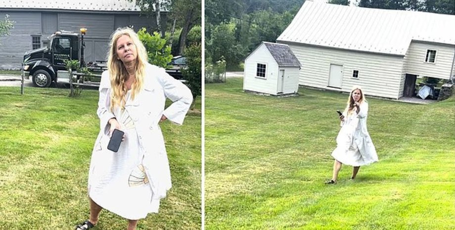 Женщина, работающая няней, на участке возле белого фермерского дома в штате Нью-Йорк