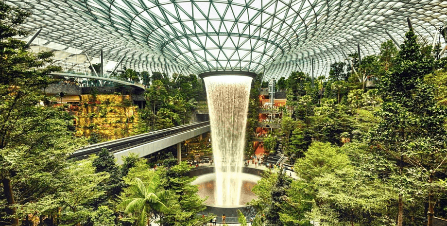 Сінгапурський аеропорт Чангі, найкращий у світі аеропорт, аеропорт майбутнього, критий водоспад, туристична пам'ятка