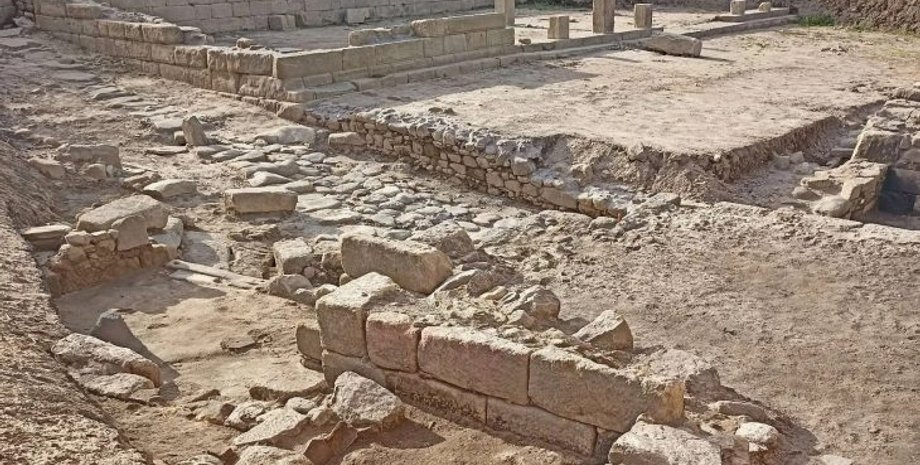 раскопки, руины, древний город, находка, Абакайнон, украшения, монеты, рим