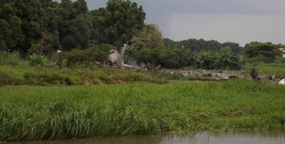 Число жертв авиакатастрофы в Южном Судане может достигать 40 / Фото: twitter.com/AmichaiStein1