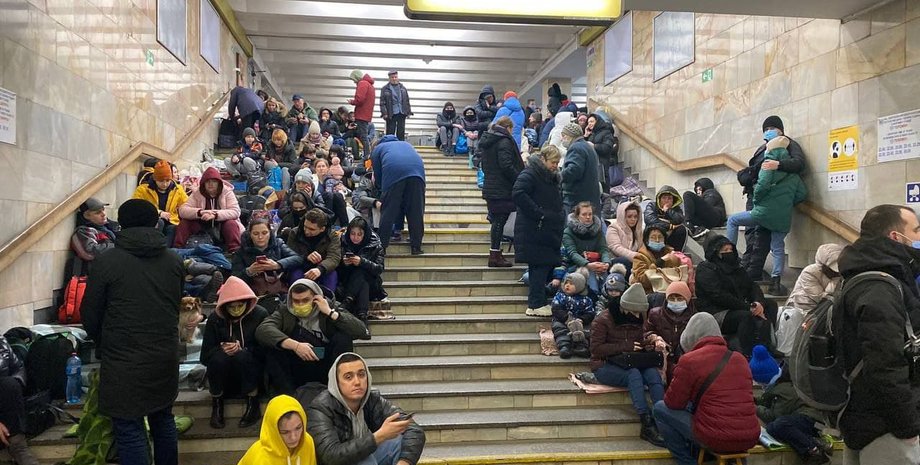 Киевский метрополитен метро Киев пассажиры убежище станции