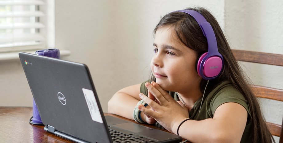 Фейсбук, ноутбук, дети