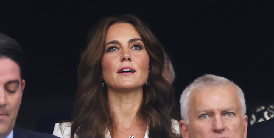 Кейт Миддлтон Кейт Миддлтон, Кейт Миддлтон стиль, образы Кейт Миддлтон, белоснежный брючный костюм, чемпионат по регби, принцесса уэльская