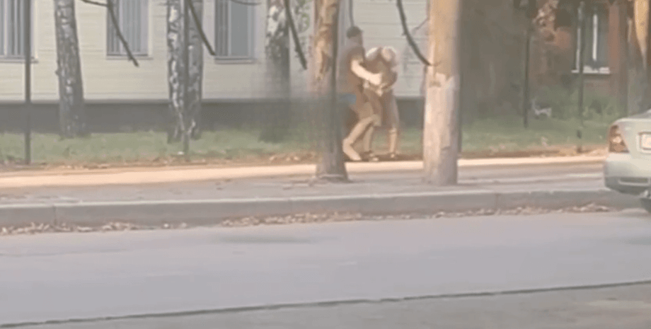 Військовий ТЦК під час побиття цивільного у Кривому Розі