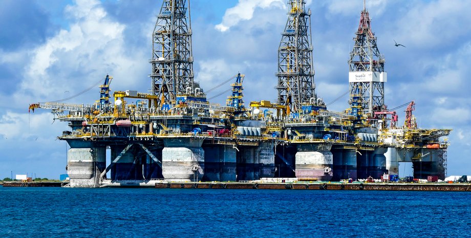 Добыча российской нефти.