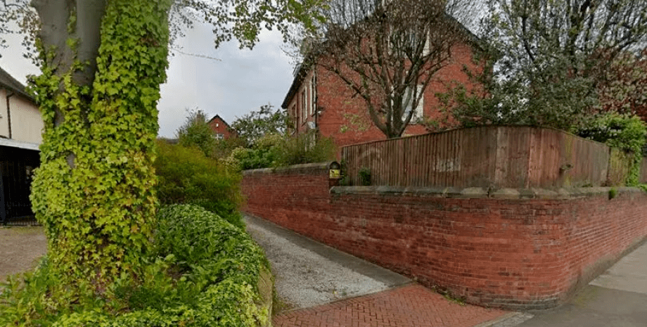 В Британии продают целую улицу В Британии продают целую улицу, дом, жилье, курьезы, тихая улица, тупиковая улица, необычный лот, аукцион, недвижимость