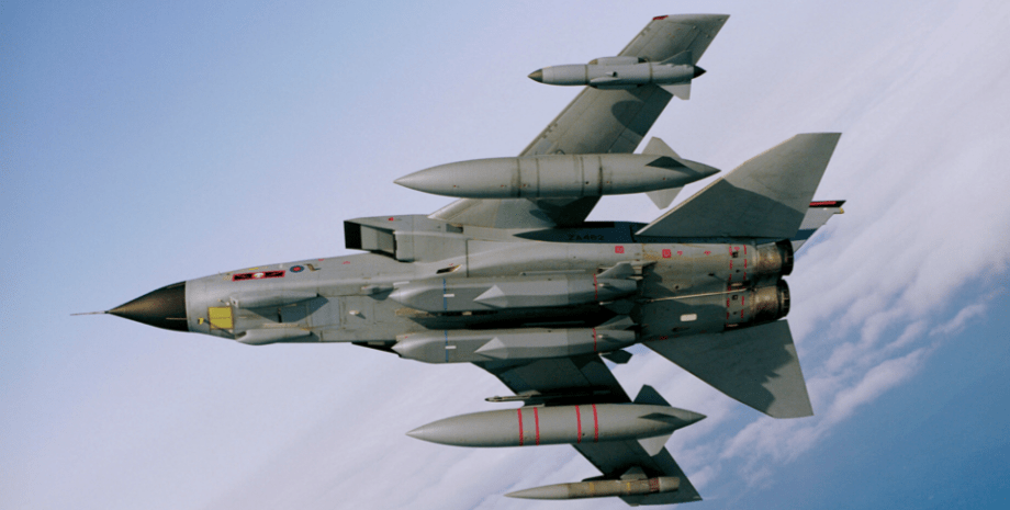 Ракети Storm Shadow під крилом Tornado GR4 Королівських ВПС.