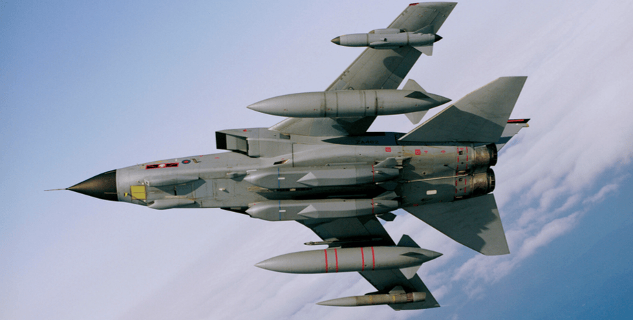 Ракети Storm Shadow під крилом Tornado GR4 Королівських ВПС.