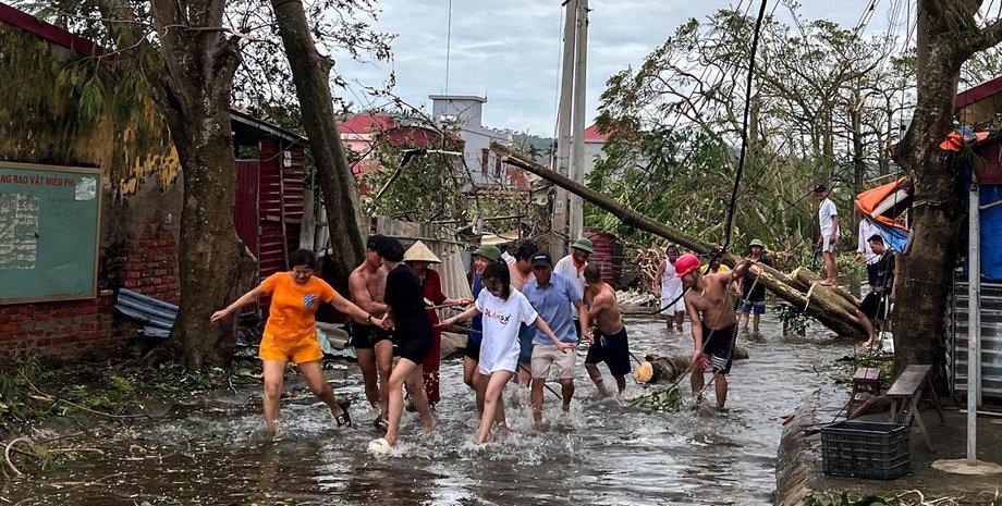 Тайфун Каджікі