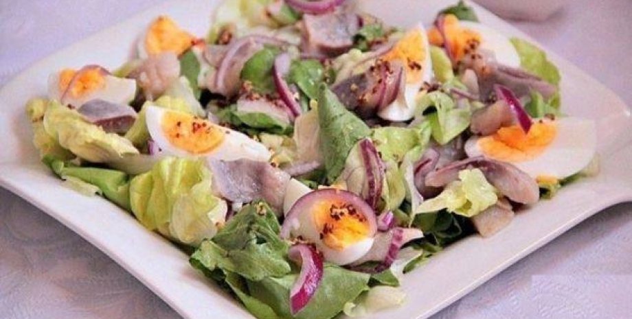 салат з яйцями, яєчний салат, салат з яйцями та овочами