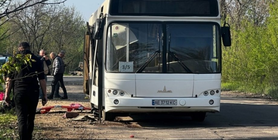 удар по автобусу безпілотником у Сумській області