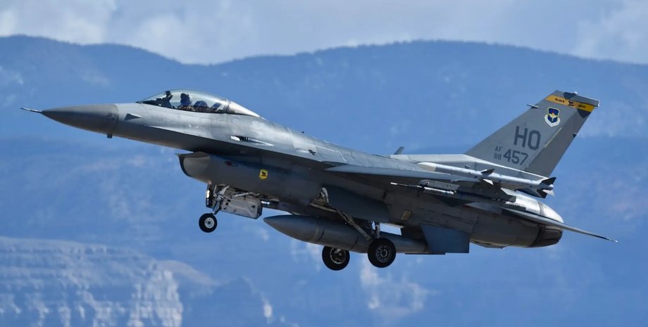 Истребитель F-16