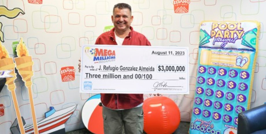 Победитель лотереи, лотерея, приз, лотерейный билет, сорвал джекпот, узнал спустя месяц, деньги, чек, солидный депозит