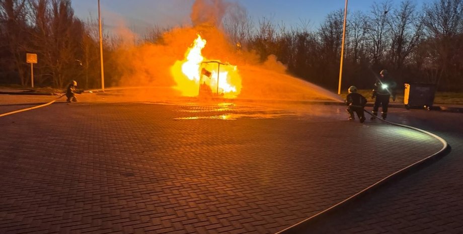 Пожар от удара FPV-дрона РФ, Запорожье FPV-дрона, ГСЧС FPV-дрон в Запорожье, атака FPV-дрона РФ