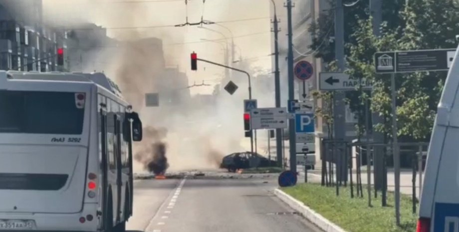 В Белгороде начался пожар после атаки дронов и работы ПВО, говорится в заявлении губернатора Гладкова