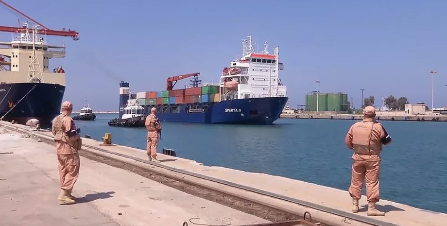 судно РФ, порт Тартус, война в Сирии, российское судно, российское вооружение, РФ вывезли технику из Сирии