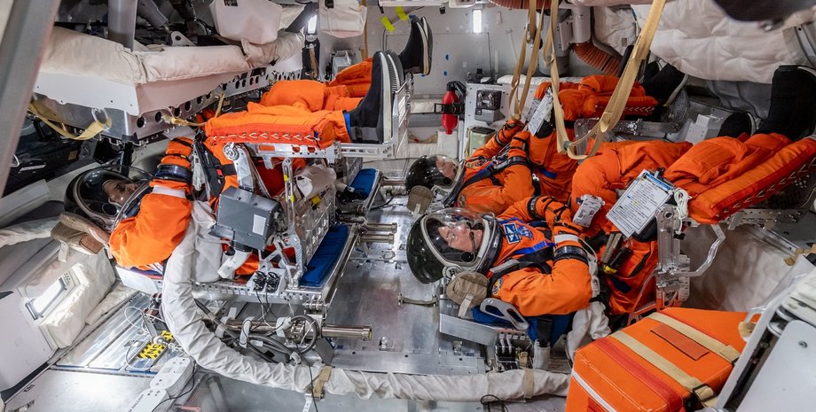 космический корабль орион астронавты