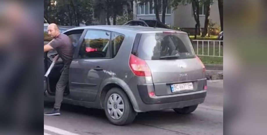 Львів, мирний житель, військовий, дорога, ДТП, образа, війна РФ проти України