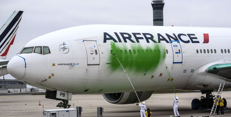 Франция, Париж, аэропорт, Air France, самолет, Greenpeace, акция,