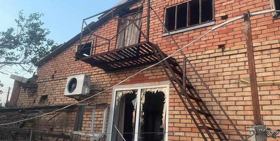 поврежденный дом, обстрел 29 июля, обстрел Днепропетровской области