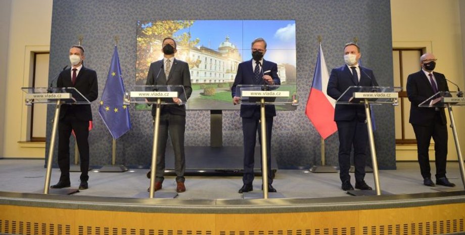 Чиновник, гроші, зарплата, Чехія, інфляція, підвищення.