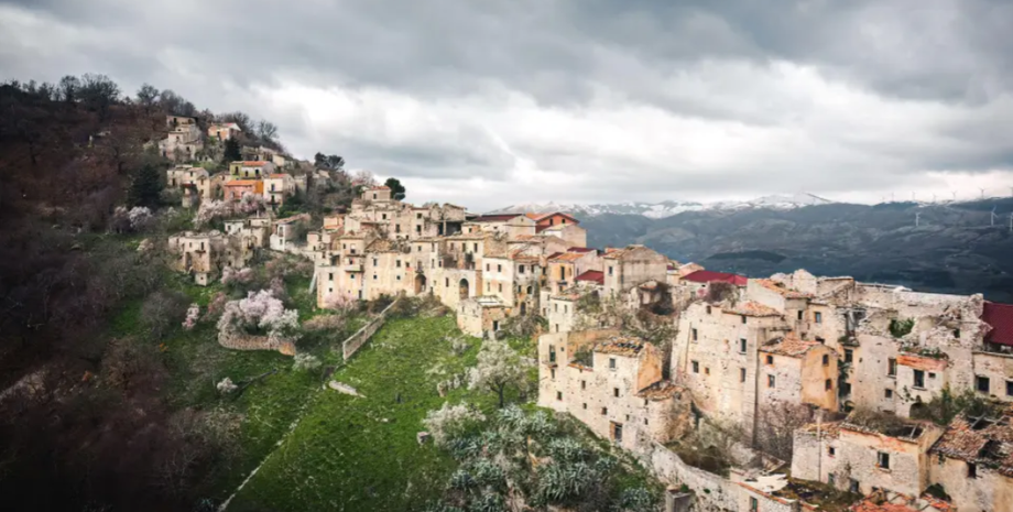 Курортный городок в Италии стоит заброшенным уже 15 лет, туризм, интересные локации, куда поехать, путешествия