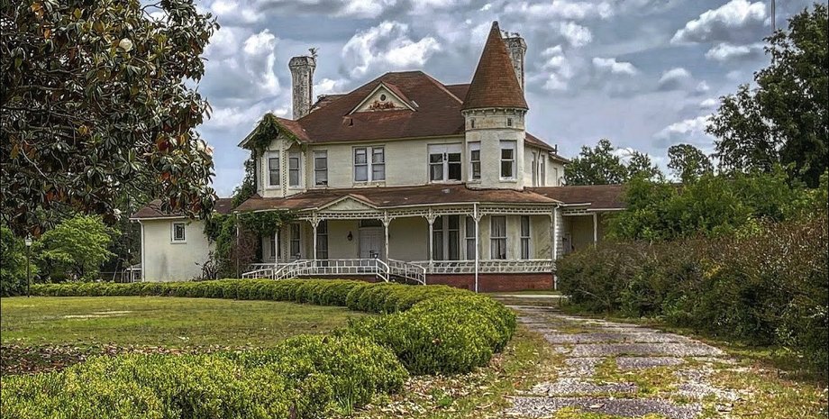 Старинный дом, заброшенный дом, ремонт в доме, под обоями, записка, послание, Судный день, блогер, соцсети, курьезы