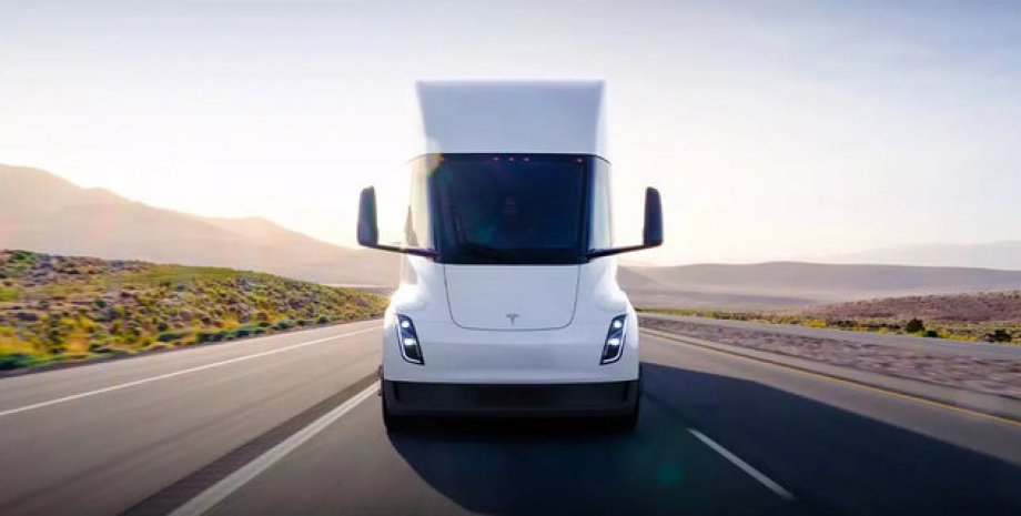 Tesla відкликає 35 проданих електровантажівок Tesla Semi через проблеми з гальмами