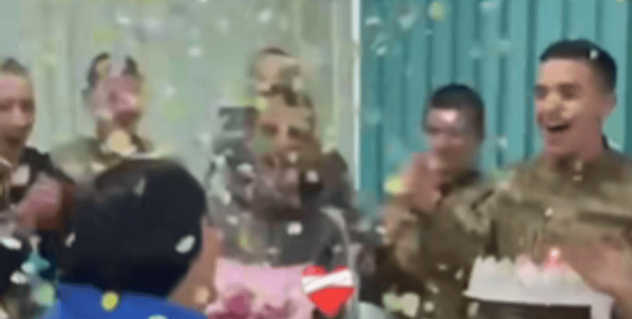 Кадети побилися, кадети привітали, бійка кадетів, бійка учнів, привітали вчительку, бійка, бійка в ліцеї