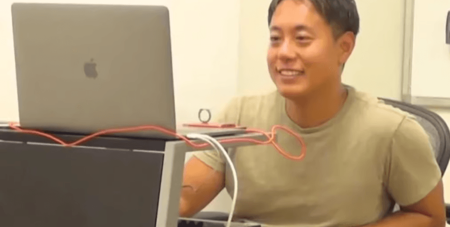 Мужчина спит по 30 минут в день, 12 лет спит по 30 минут, короткий сон, как мало спать, здоровье, сон мужчины, новый способ сна