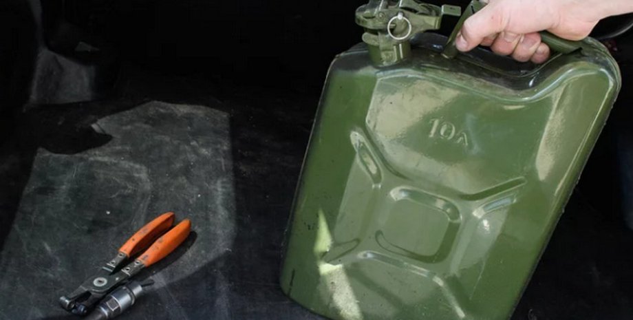 Хотів зіграти "рятівника" перед дружиною