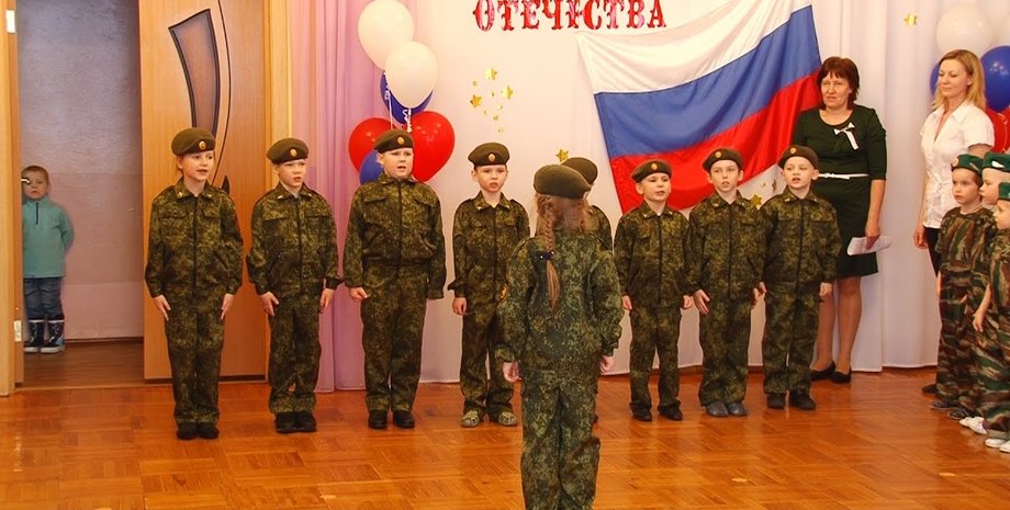 Путін перетворює школу на військовий полігон Путін перетворює шкільні класи на армійські полігони