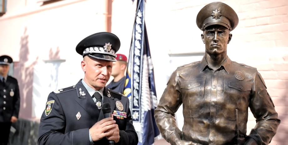 Андрей Небытов на открытии памятника "Защитник"