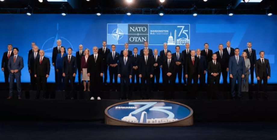 Лидеры государств на саммите НАТО в Вашингтоне
