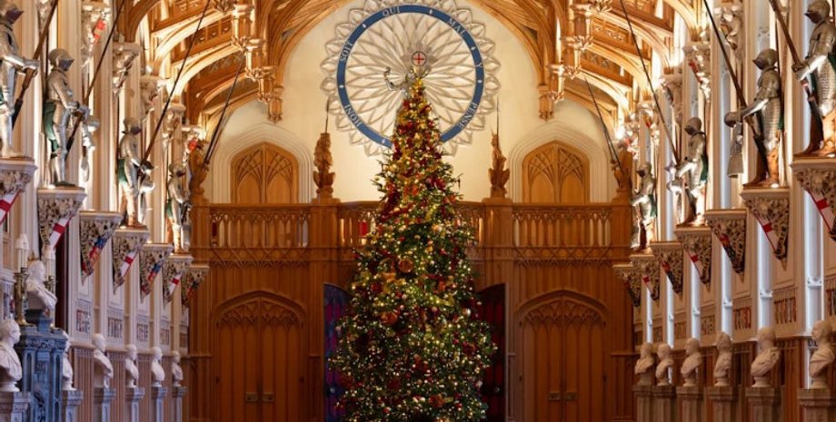 Чарльз, Гаррі та Кейт святкують свято вдома