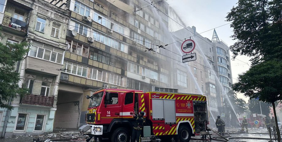 Внаслідок російського удару по Києву у столиці зафіксували руйнування на 16 локаціях в шести районах, зросла кількість постраждалих