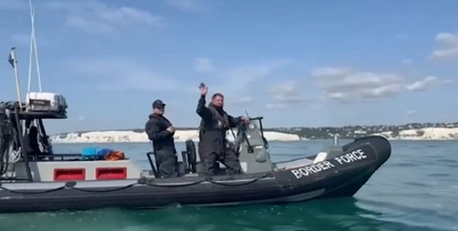 Экс-депутат парламента спутал гребцов с мигрантами