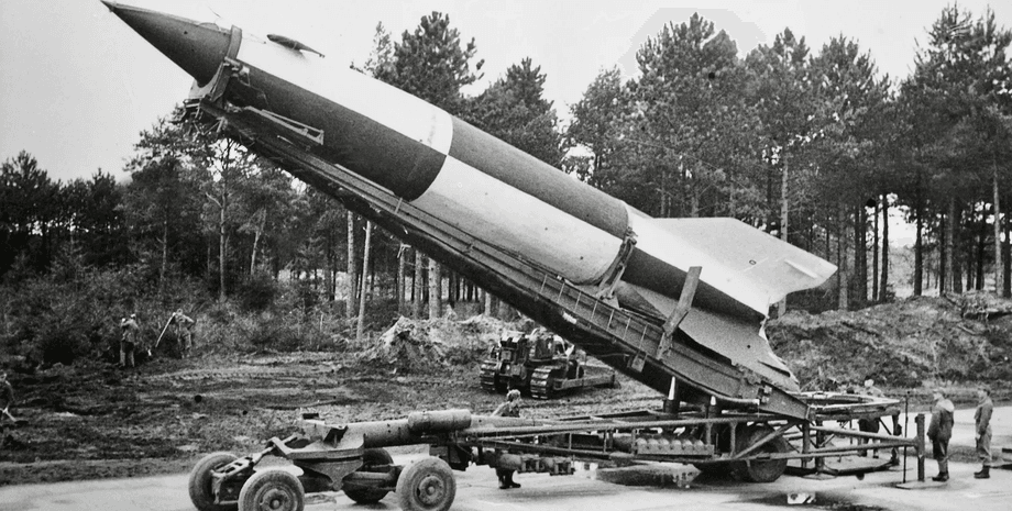 немецкая ракета V-2, немецкая ракета, ракета V-2, вундерваффе, ретро фото, Фау-2, ракета Фау-2, оружие возмездия, оружие второй мировой, секретное оружие рейха, ракета третьего рейха, баллистическая ракета, история оружия