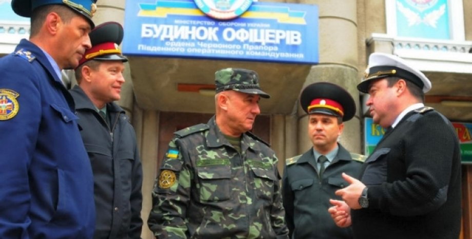 Владимир Хижий (в центре) / Фото из открытых источников