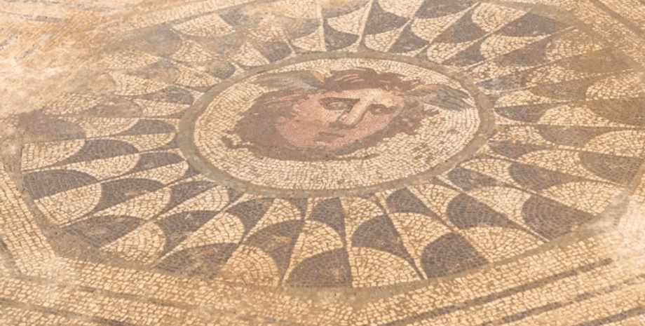 Мерида, история, мозаика, Испания, раскопки, археология, археологи, Медуза, Горгона, изображение, домус, мифология, защита, дом, находка, искусство