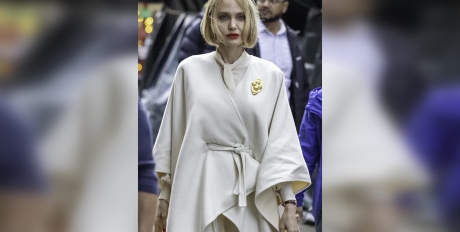 Джолі змінила образ